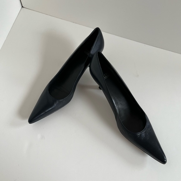 Stuart Weitzman Navy Leather Pumps - Picture 9 of 9